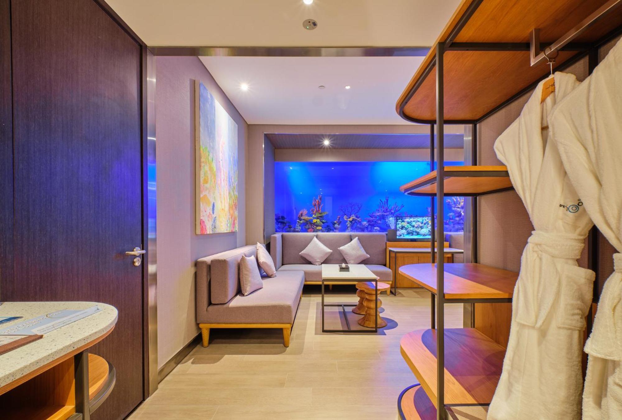Hotel H2O Manila Exterior photo