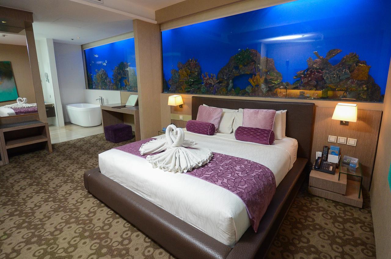 Hotel H2O Manila Exterior photo