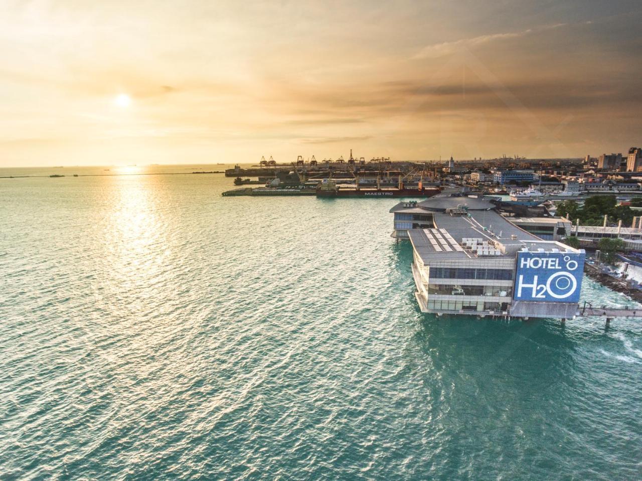 Hotel H2O Manila Exterior photo