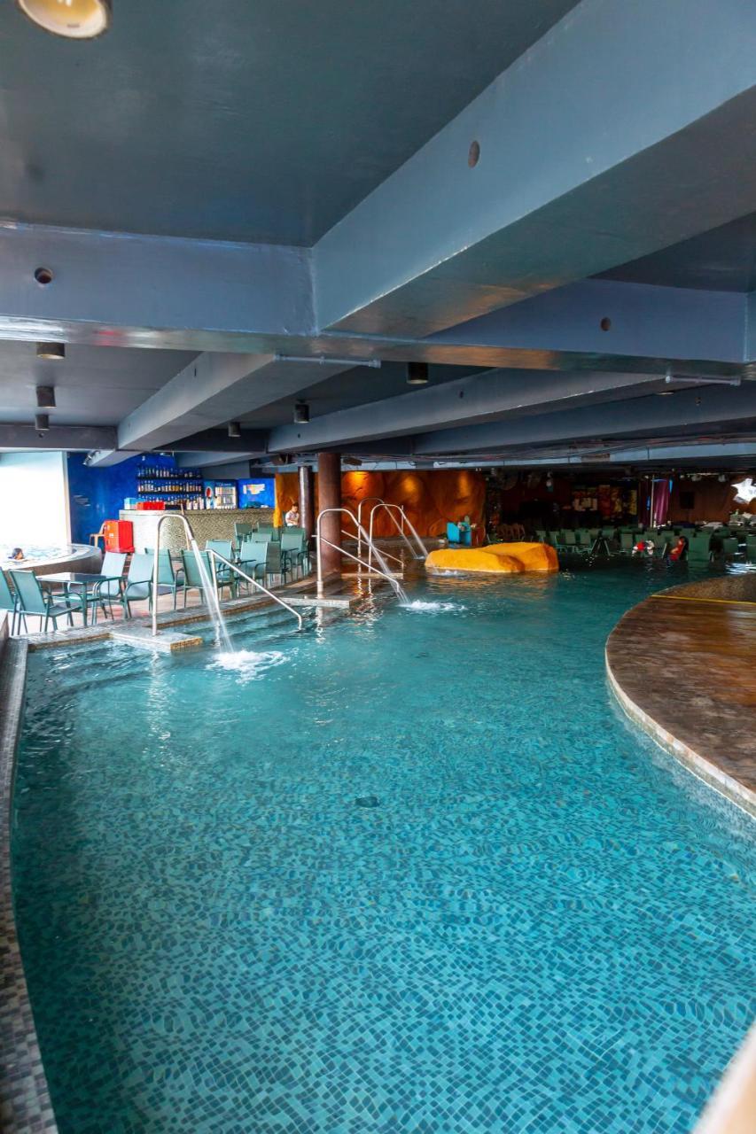 Hotel H2O Manila Exterior photo