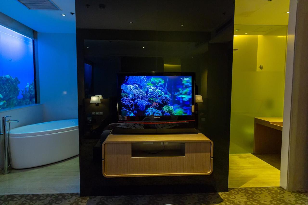 Hotel H2O Manila Exterior photo