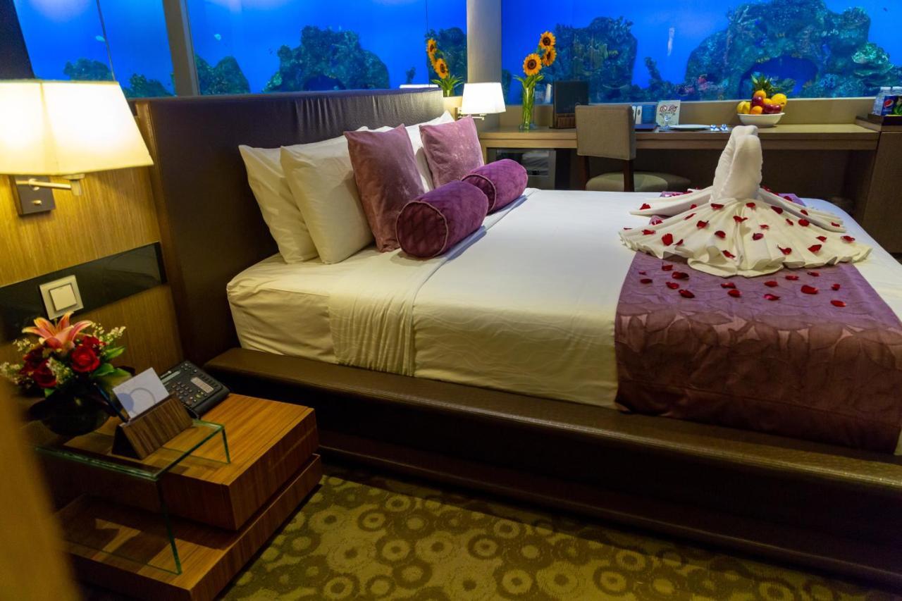 Hotel H2O Manila Exterior photo